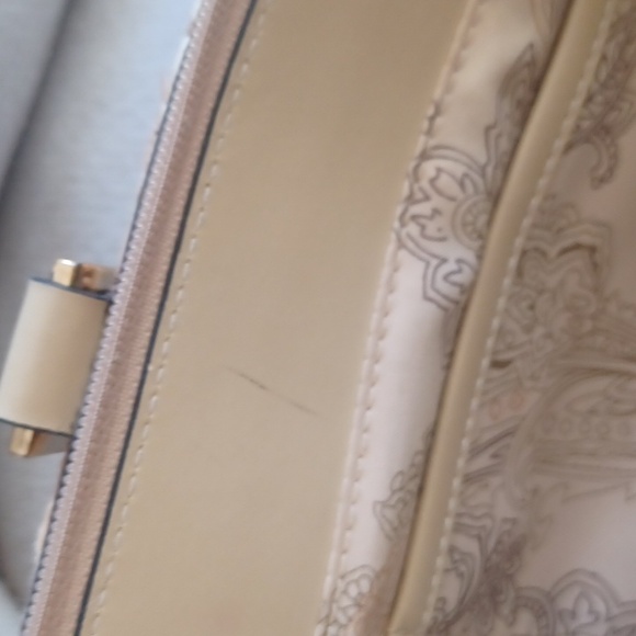 Etienne Aigner Spacious Woven Zippered Bag - Picture 15 of 16